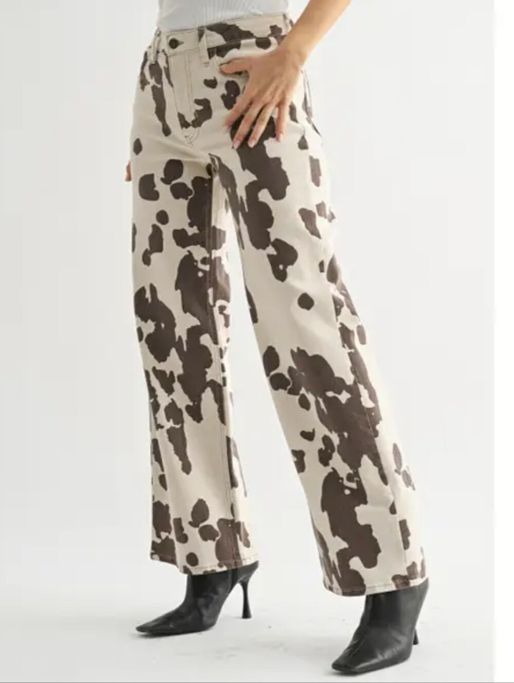PrettyLittleThing Petite Cow Print Wide Leg Jeans Raw Hem Brown Tan Sz.00 - Picture 2 of 14